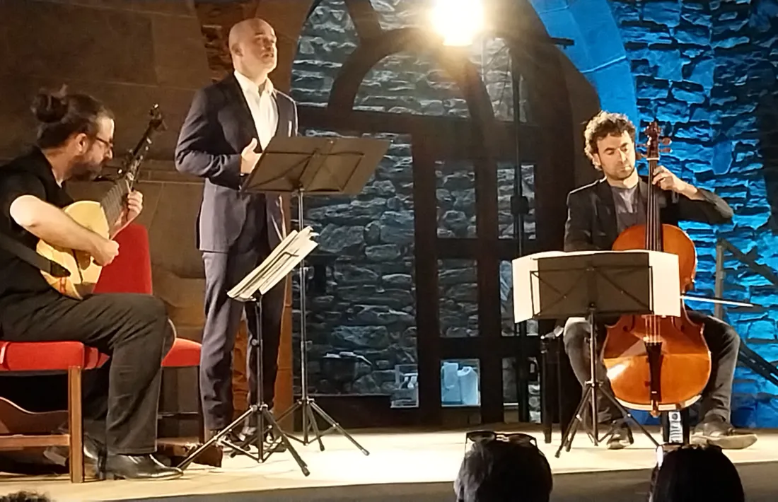 L'Atzavara, a Castellciutat. 