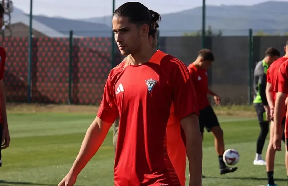 Álex Calvo, amb el Mirandés.