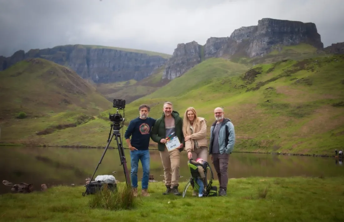 Pozo amb Ammann, Terri i el director de producció d’Arlong, Ferran Queralt, a l’illa de Skye.