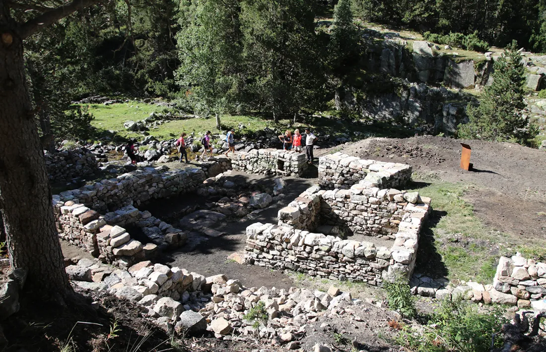     Les estructures de la farga del Madriu, excavades, rehabilitades i a punt per a la visita, després de quatre campanyes arqueològiques. 