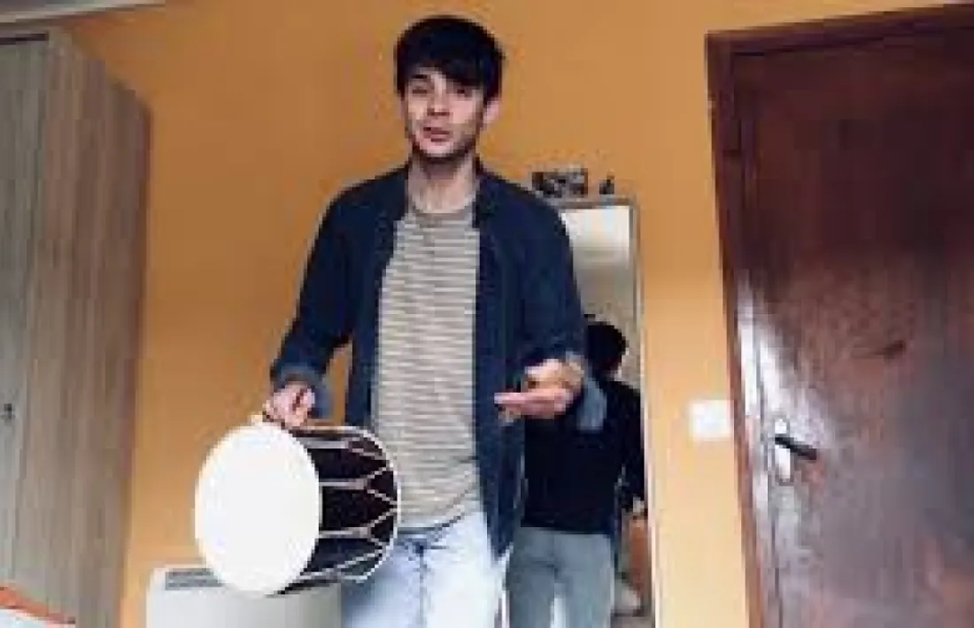 El músic alturgellenc Ivan Caro, en un dels tallers organitzats per l'ONCA.