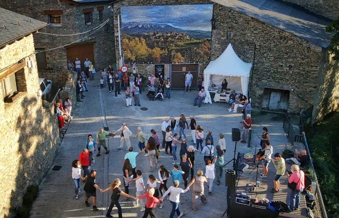       Els organitzadors destaquen l’efecte de “crear comunitat” entre propis i forans que genera el festival. 