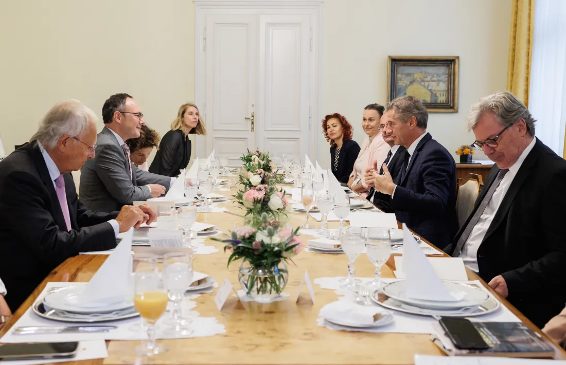 Reunió de treball entre Espot i Golob.