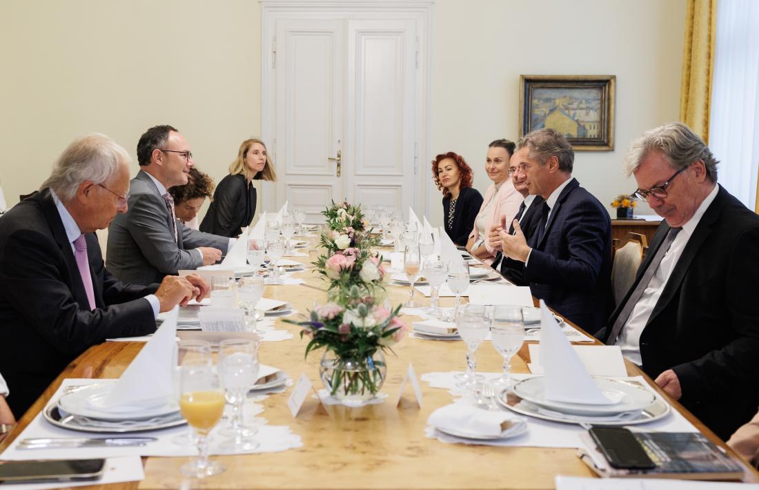 Reunió de treball entre Espot i Golob.