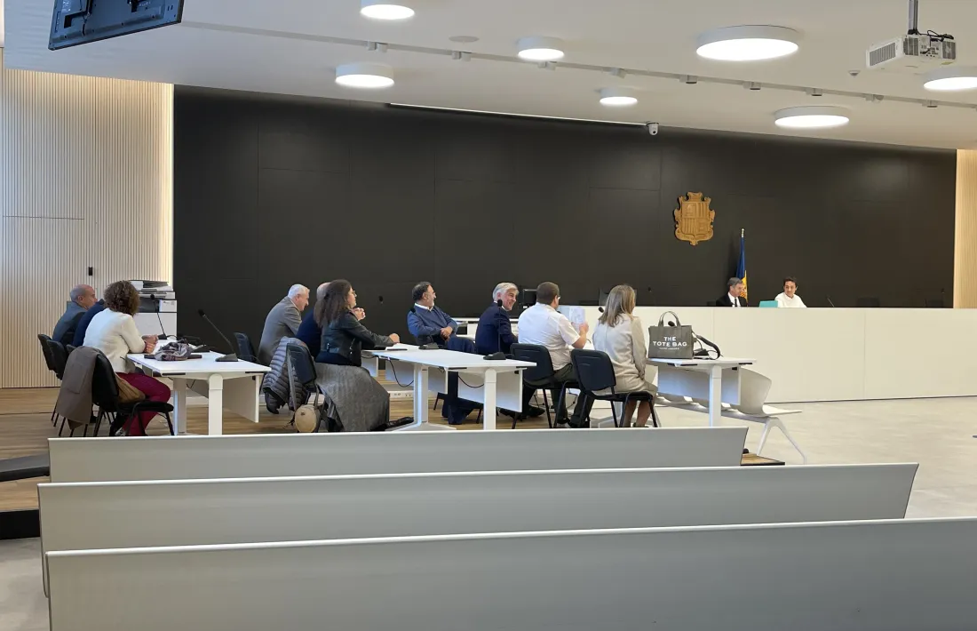 Moment en què s'ha comunicat la providència a les parts aquest matí.