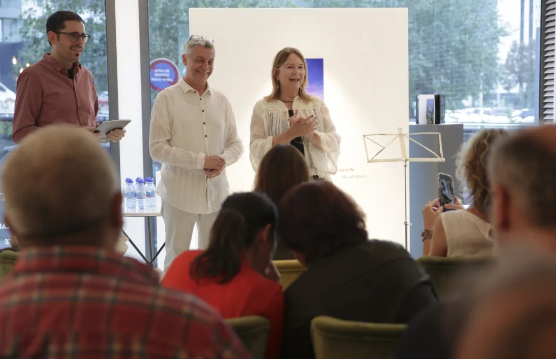 Manel Gibert i Aminda Saludes al recital de poesia amb l’excusa de ‘La volàtil substància de cada bell crepuscle’, el setembre passat.