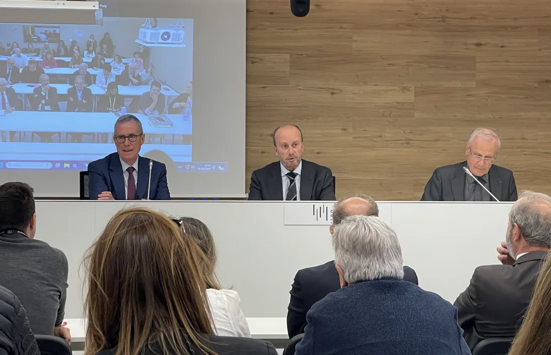 François Molins, al costat de Josep Maria Rossell, oferint la xerrada.