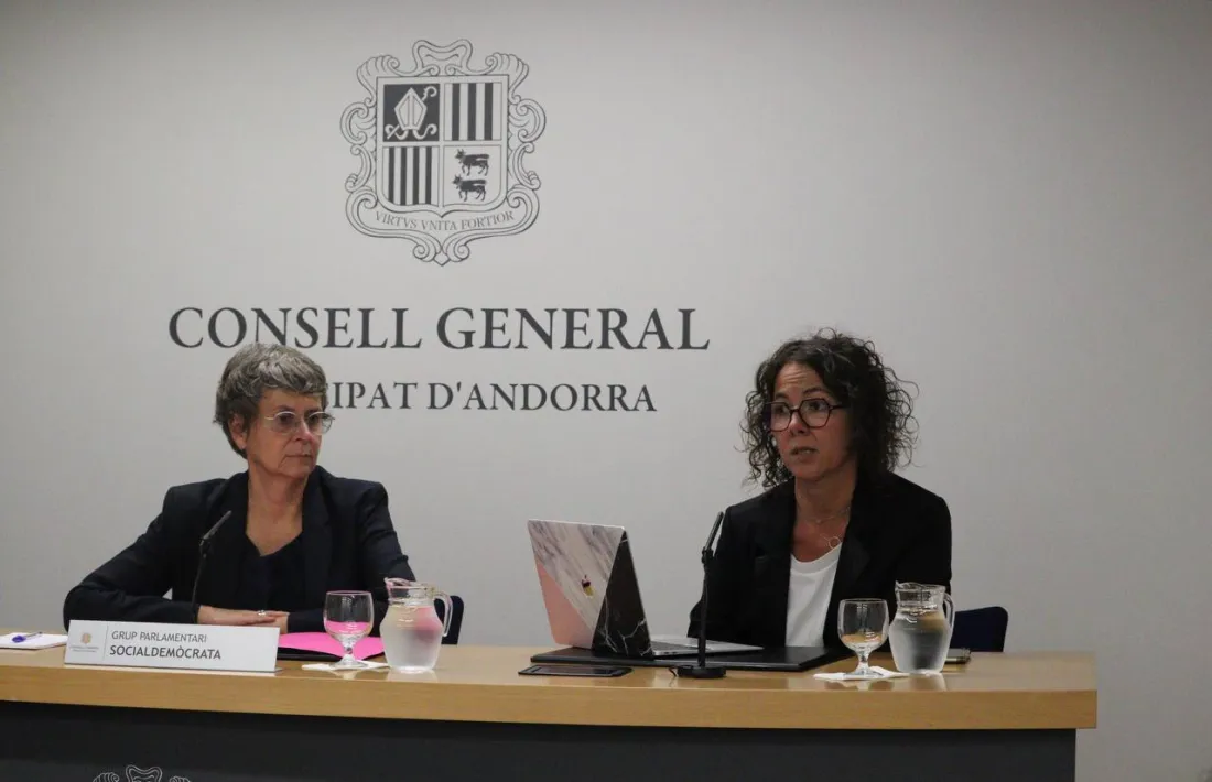 Les conselleres generals Susanna Vela i Judith Casal han presentat avui el text de l’oblit sanitari.