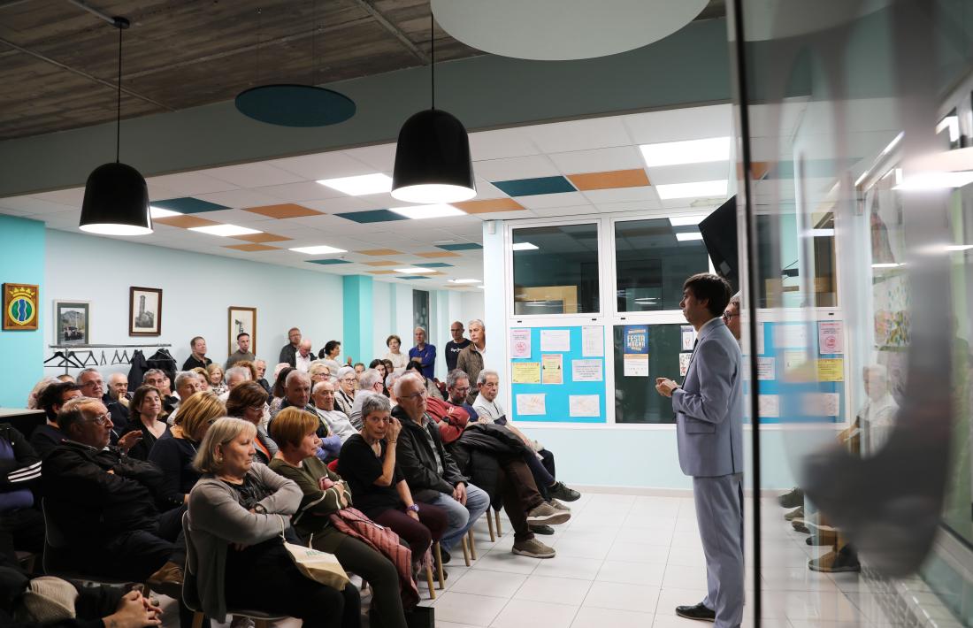 Un moment de la reunió amb els veïns de Santa Coloma i la Margineda d'aquest dimarts al vespre.
