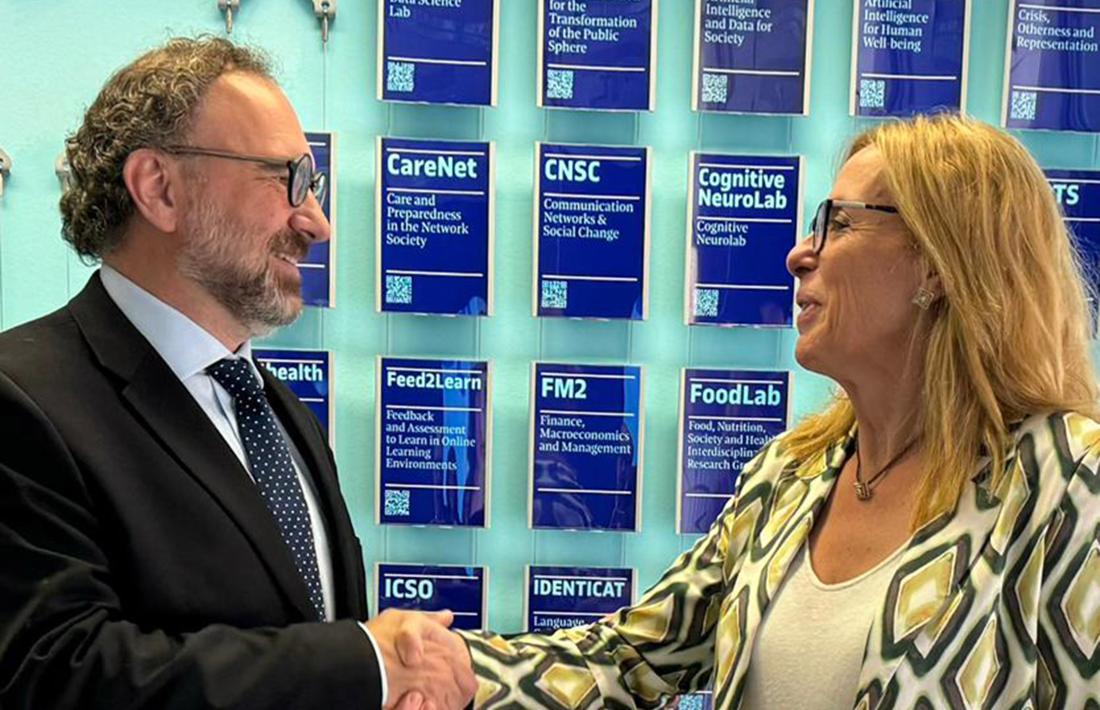 Juli Minoves, i la rectora de la Universitat Oberta de Catalunya (UOC), Àngels Fitó, aquest dimecres.