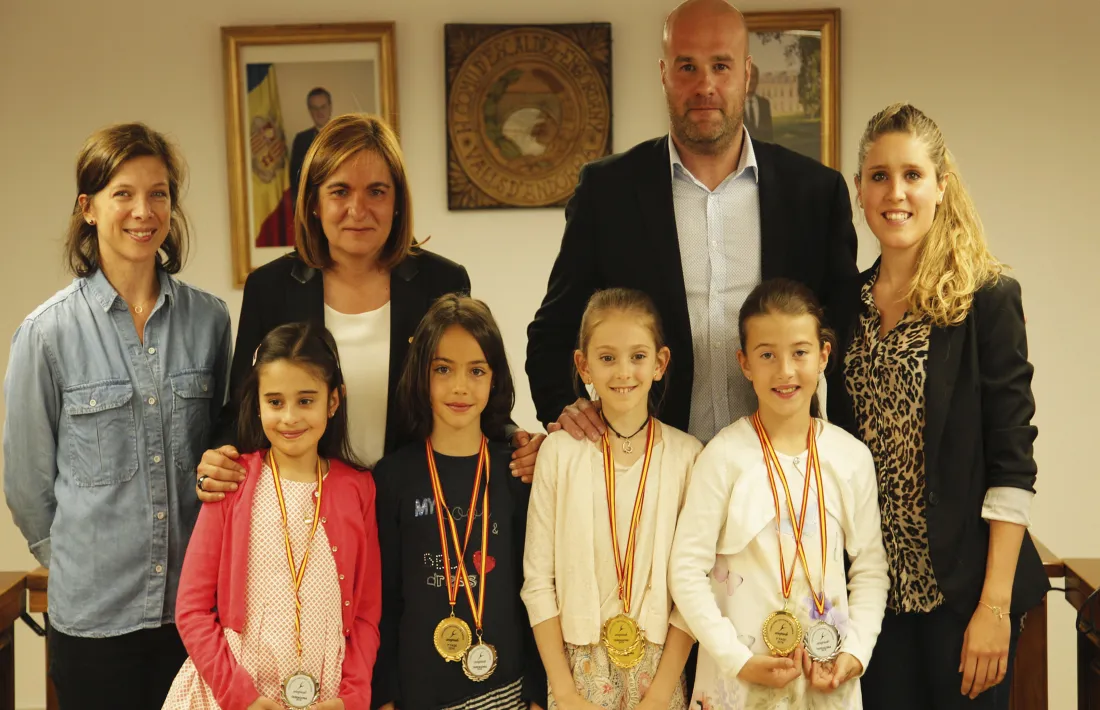 Els cònsols d'Escaldes reben les guanyadores del Concurs Nacional d’Espanya ANAPRODE 