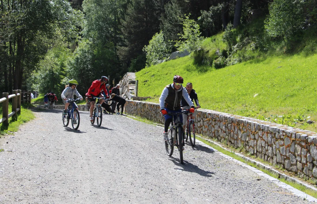 L'Associació d'Empreses d'Encamp celebra una bicicletada popular "per donar-nos a conèixer"