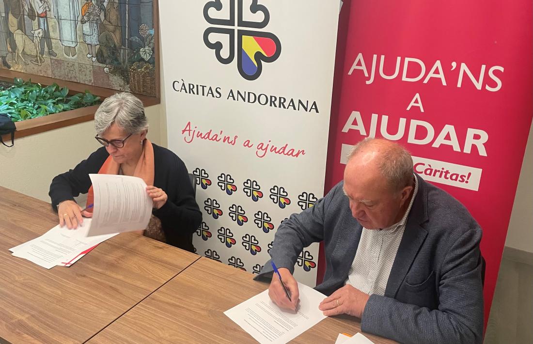 Anna Maria Villas i Josep Casanova, avui a la seu de Càritas.