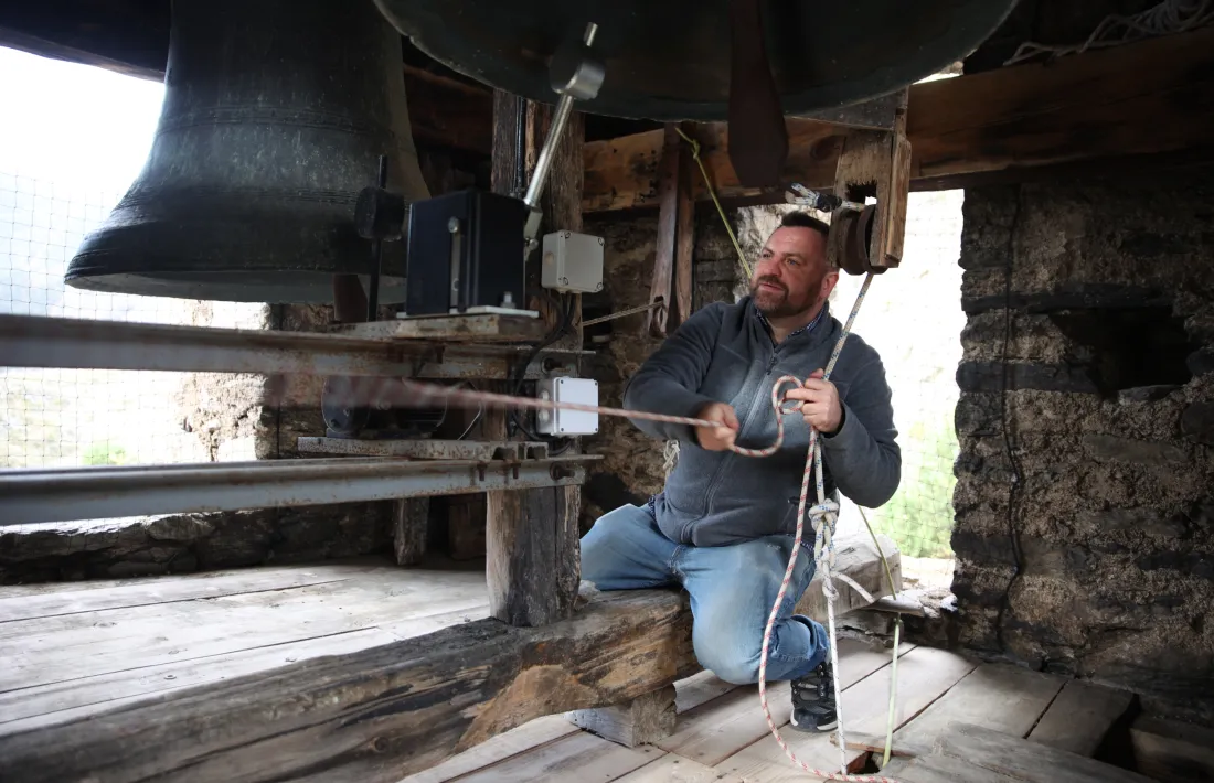 I El Robert, amb les regnes de la Maria, la Saturnina i naturalment la Bàrbara, al repic de benvinguda.