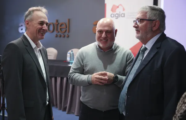 p. 03 Agia - Facundo Santana