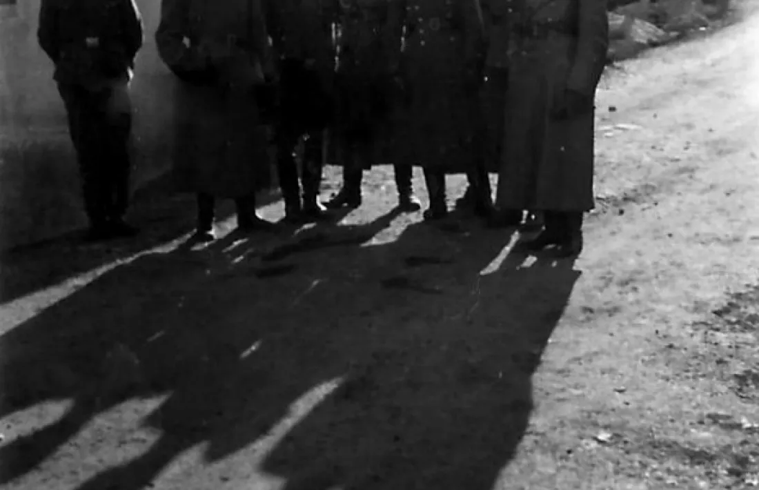 El personatge de la dreta, sosté Ward, podria ser el general Johannes Blaskowitz, el comandant en cap del Grup d’Exèrcits D de l’exèrcit alemany, desplegat al sud-oest de França i el militar de més alta graduació de la zona.