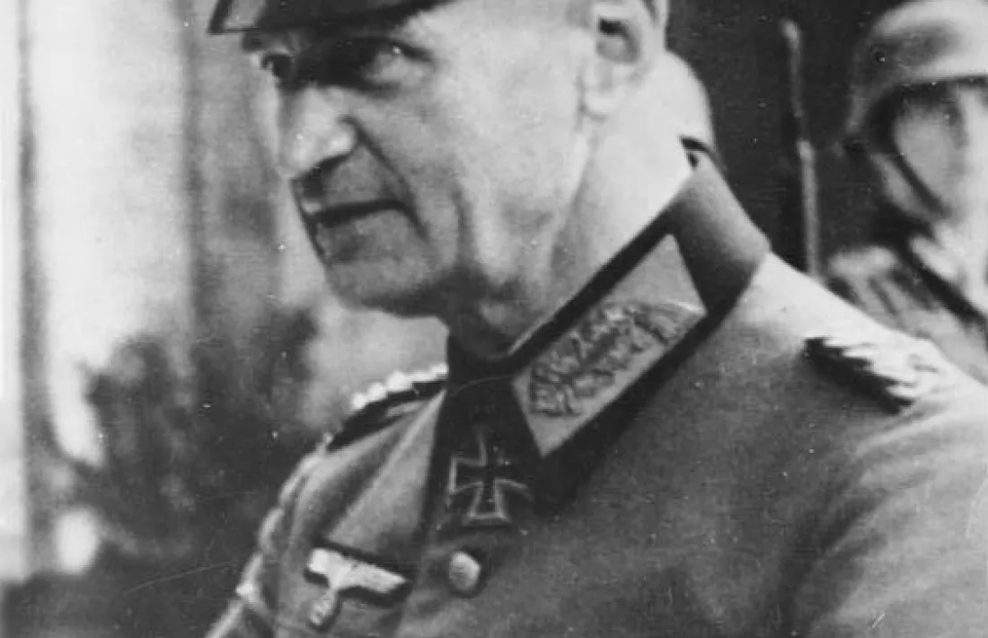 Ho dedueix a partir dels trets facials, el nas i la mandíbula “prou distintius”, que ha comparat amb un retrat oficial del militar, i la Creu de Ferro que lluïa al collar de l’uniforme.