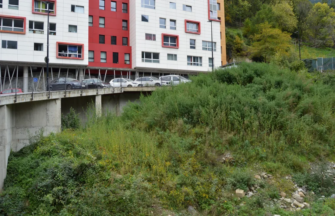 La parcel·la on es vol construir el nou edifici d'habitatges.