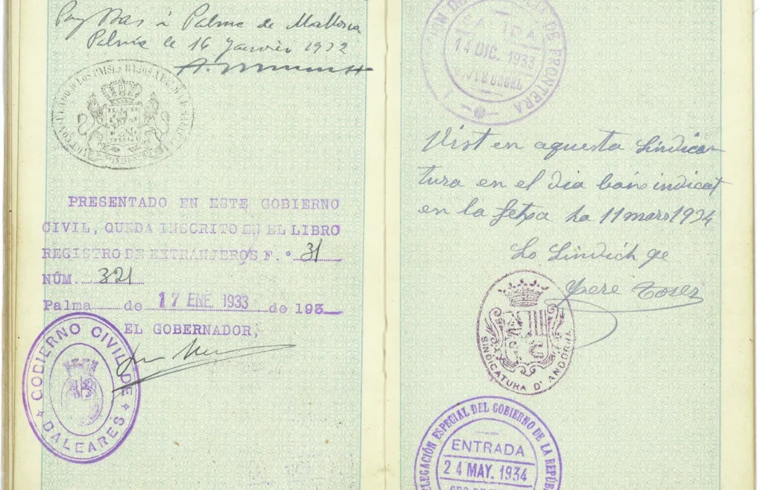 Passaport de Borís amb la sotida de la Seu, el desembre del 1933, i la sortida d'Andorra, el maig del 1934.