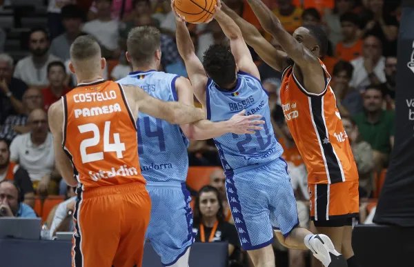 p. 28 RS594017_J04 VBC-MBA Firmar acb Photo - Miguel Angel Polo