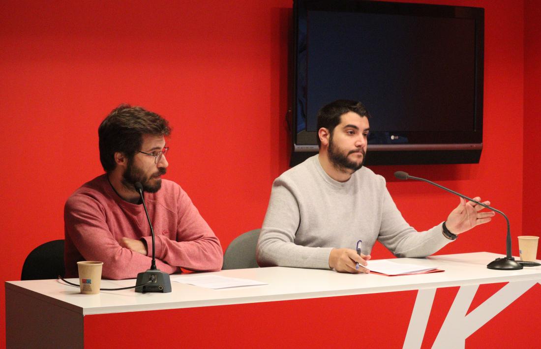 El vocal de l’executiva Joao de Melo i el president de la formació, Pere Baró, avui a la seu del partit.