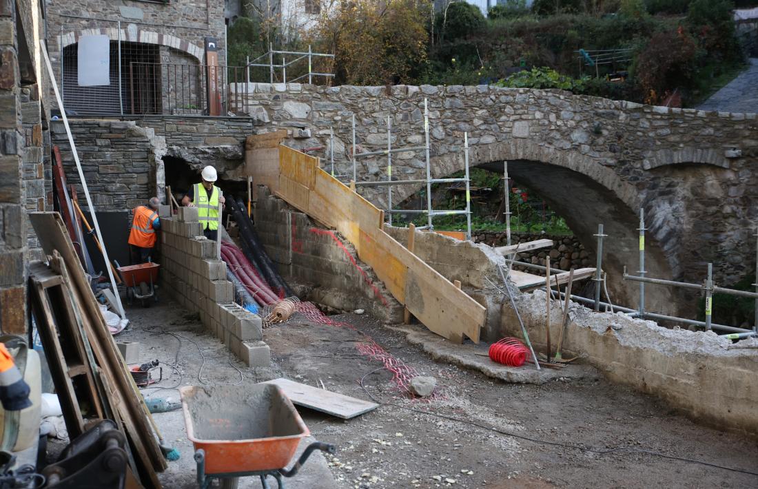El mur lateral se substituirà per una barana per donar-li visibilitat.