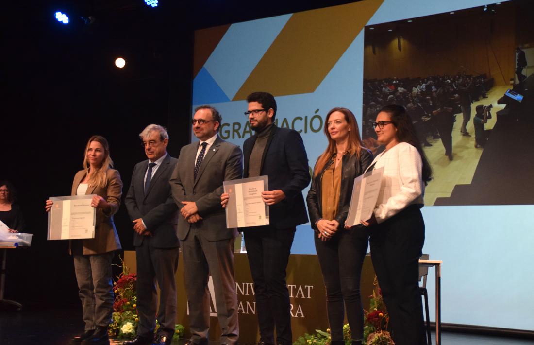 Un moment del lliurament de títols d’estat als graduats del curs 2023-2024.