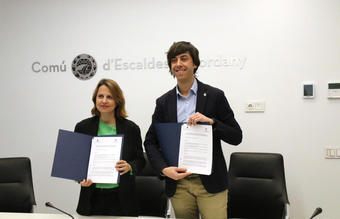Els cònsols Sergi González i Rosa Gili el dia que van signar el conveni.