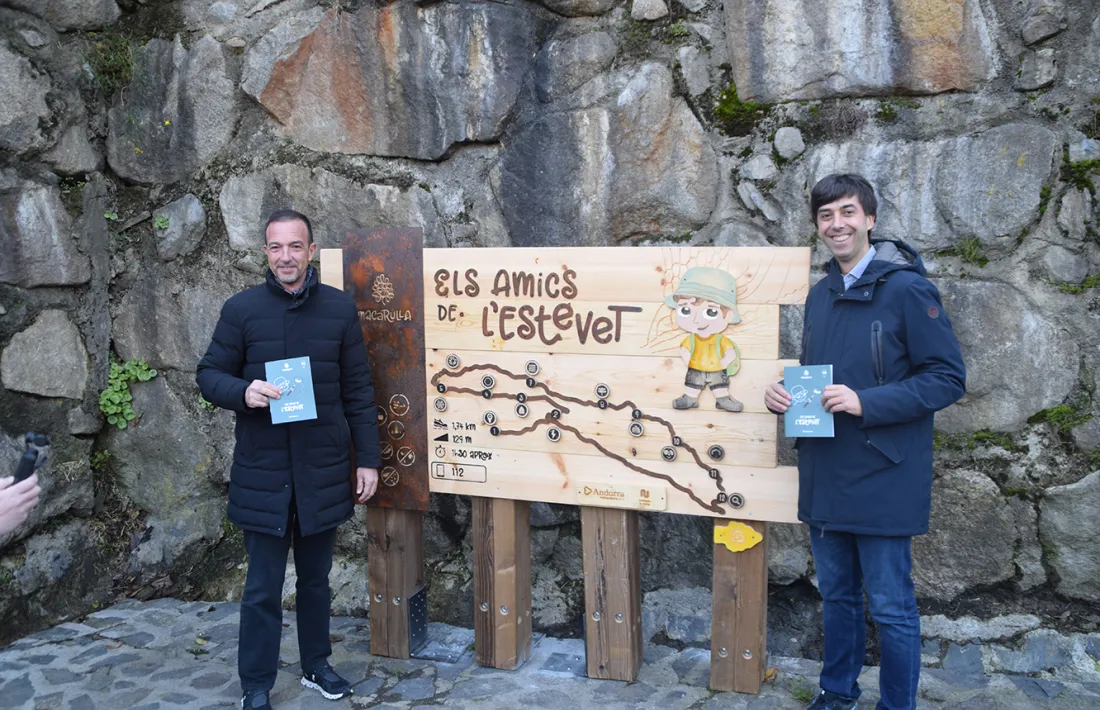 Sergi González i Jordi Torres han inaugurat la nova ruta 'Els amics de l’Estevet'.