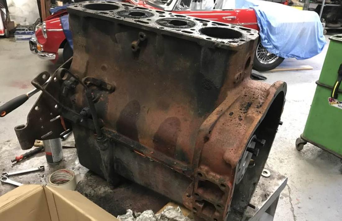 El motor que muntava el Fargo, probablement un Perkins, s’està restaurant a un taller de la Massana.