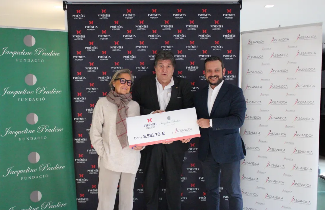 El lliurament del xec a Assandca.