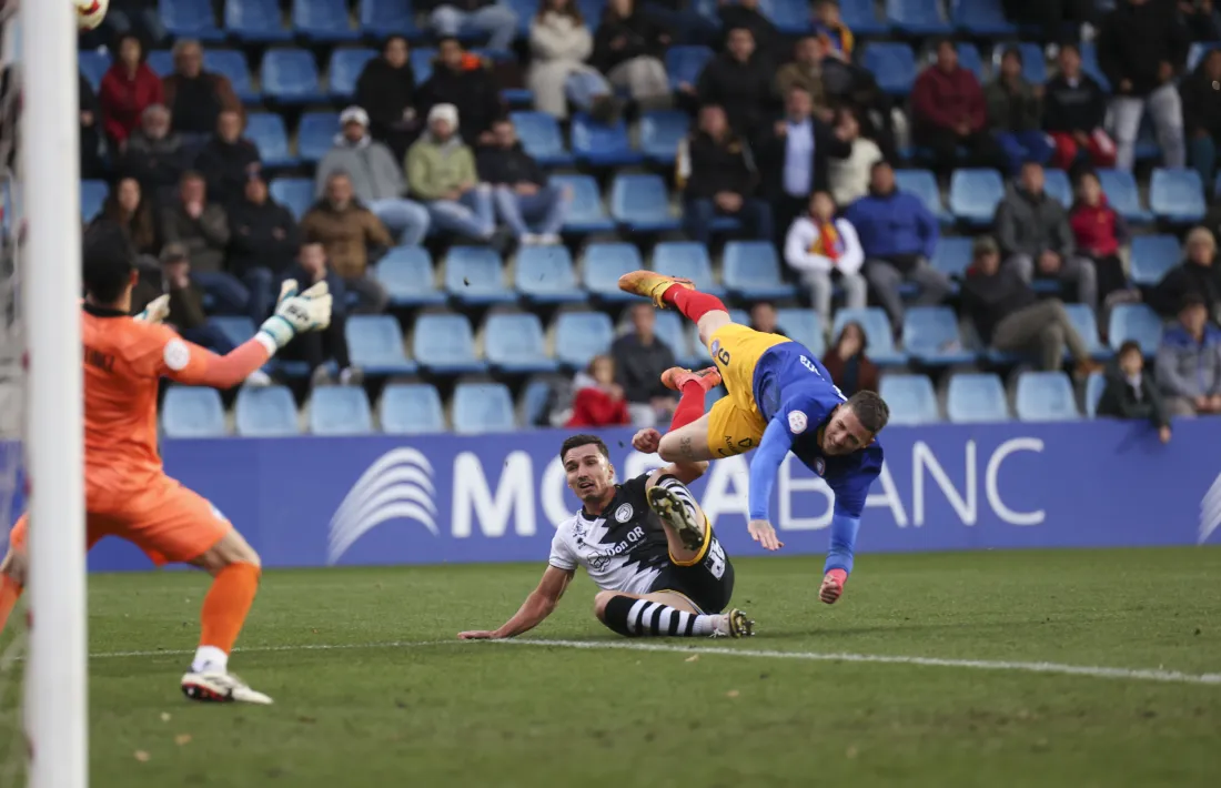 El de Villa del Río, en el moment d'empatar contra Unionistas.