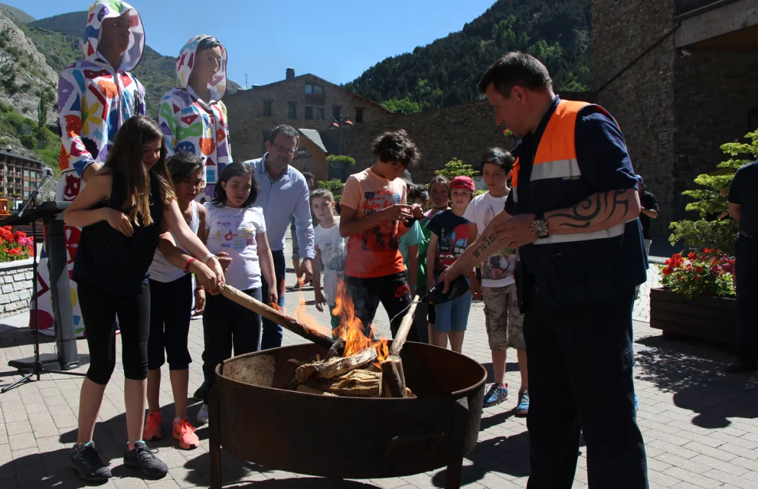 La Flama del Canigó torna a Canillo amb l'orgull del reconeixement com a patrimoni de la UNESCO