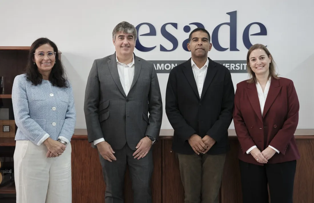 María José Parada, Carlos Aso, Daniel Traça i Nely Mayoral després de formalitzar l'acord.