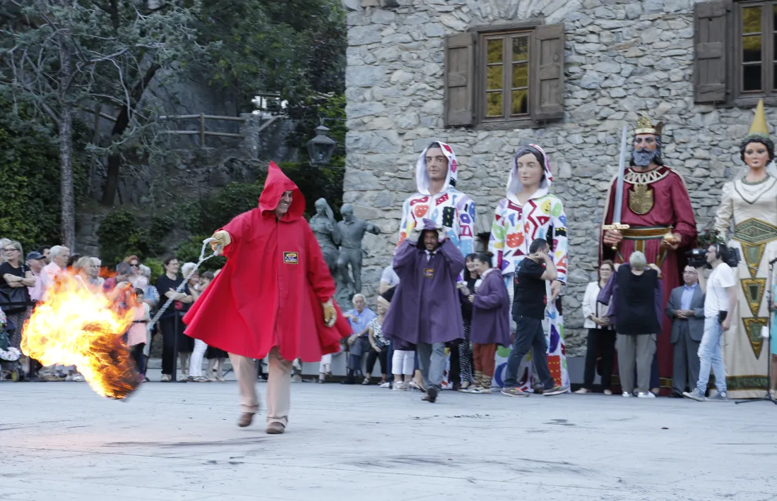 Andorra, falles, festes del foc, flama del Canigó, Albert Roig, Fallaires, Joan Reguant, fer rodar el foc