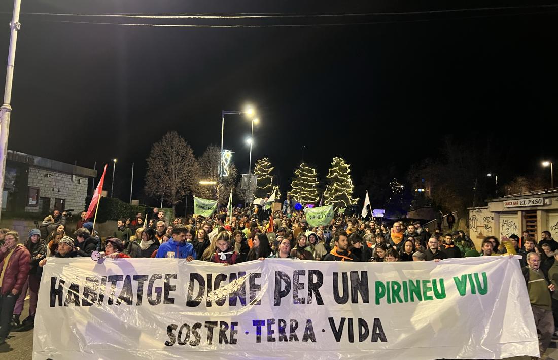 La capçalera de la manifestació, que s'ha iniciat al passeig Joan Brudieu.