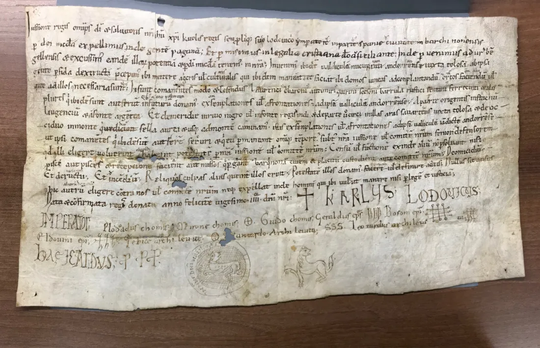     La Carta Pobla és un document fals, una còpia més aviat barroera elaborada entre el 1163 i el 1171