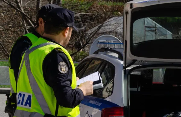 153067_agents-policia-control-arxiu-ana_2352374922_67728938_1329x886-large