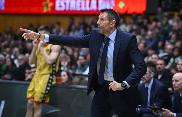 p. 29 RS773727_J16 JOV-MBA Firmar acb Photo - David Grau