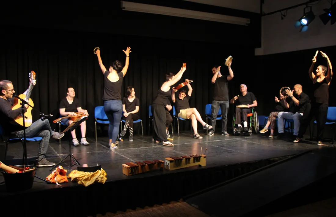 Un moment del concert final del projecte 'Música i creativitat', celebrat aquest divendres a la sala d'actes de la Llacuna