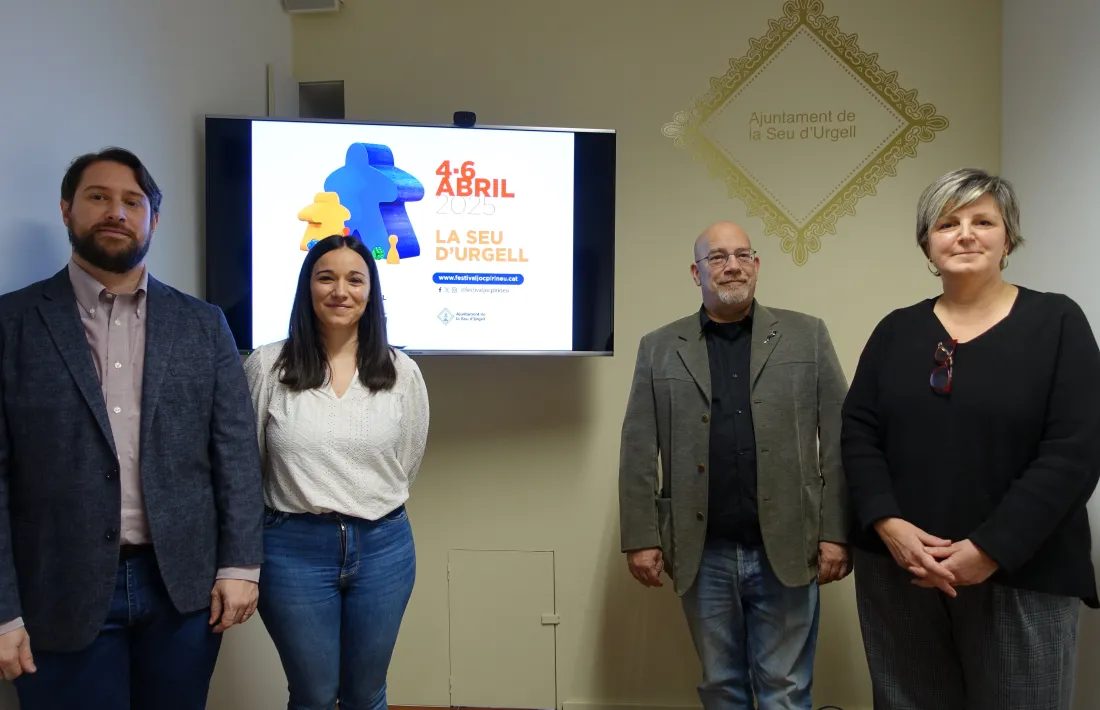 Les regidores Moreno i Tó, amb els directors del festival.