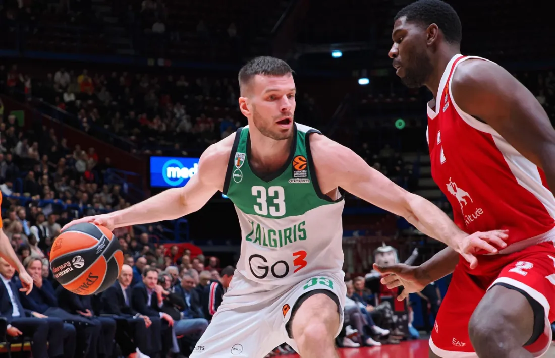 El base Tomas Dimsa.