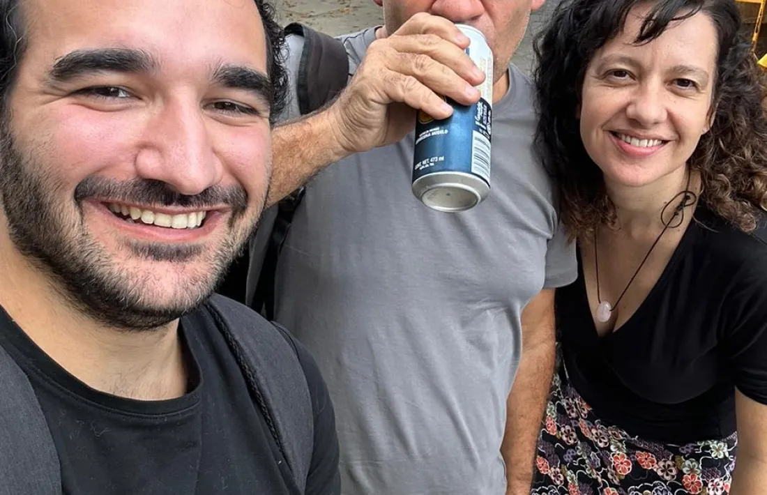 Jan Arimany, a l’esquerra, amb l’escriptor català Toni Sala, el 2022 a Guadalajara.