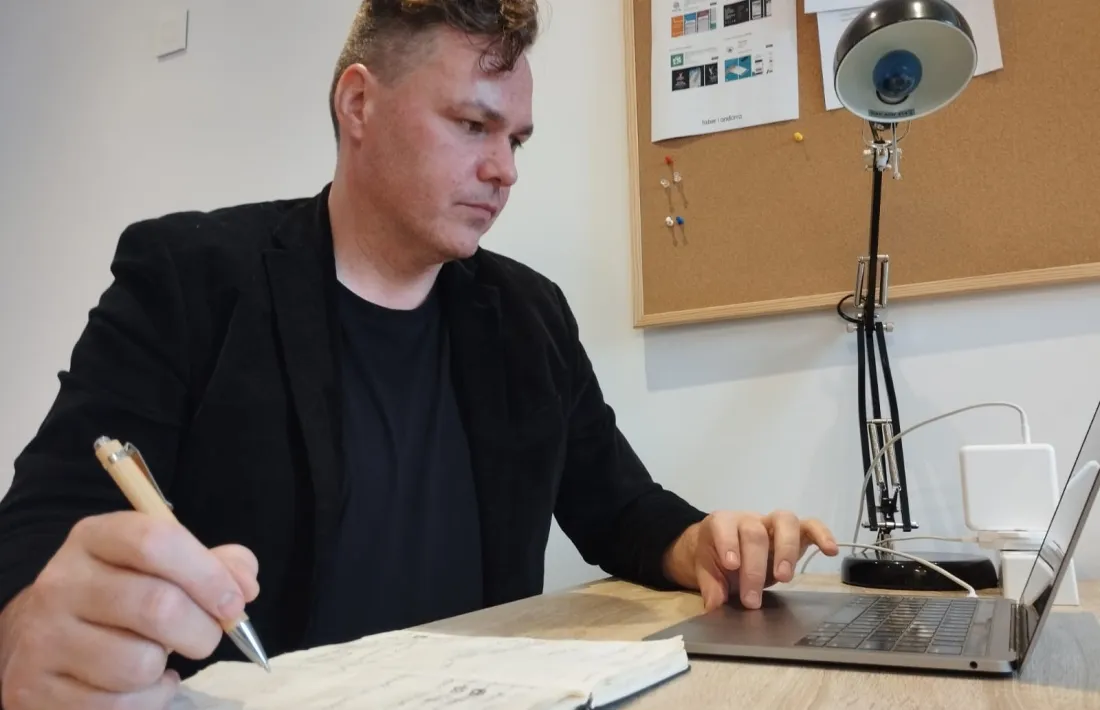 L’arxiver i investigador australià James Lowry, la tardor del 2023 a la residència Faber de la Massana.