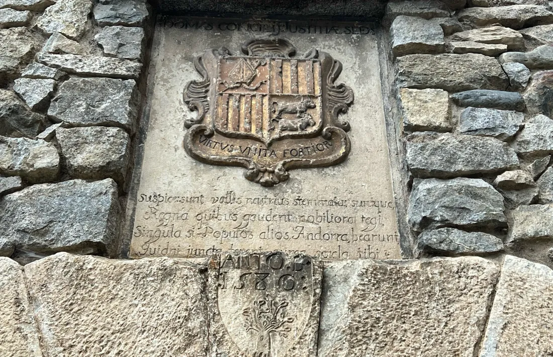 L'escut de Giter i Rossell, ja amb les quatre bareres catalanes.