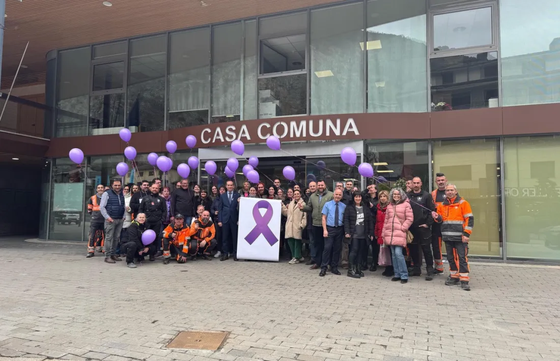 Foto de famílies dels participants en la jornada solidària.