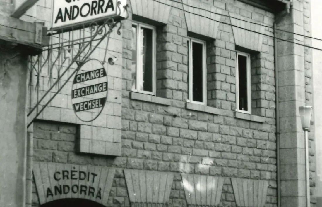 Façana de la primera oficina de Crèdit Andorrà a Andorra la Vella.