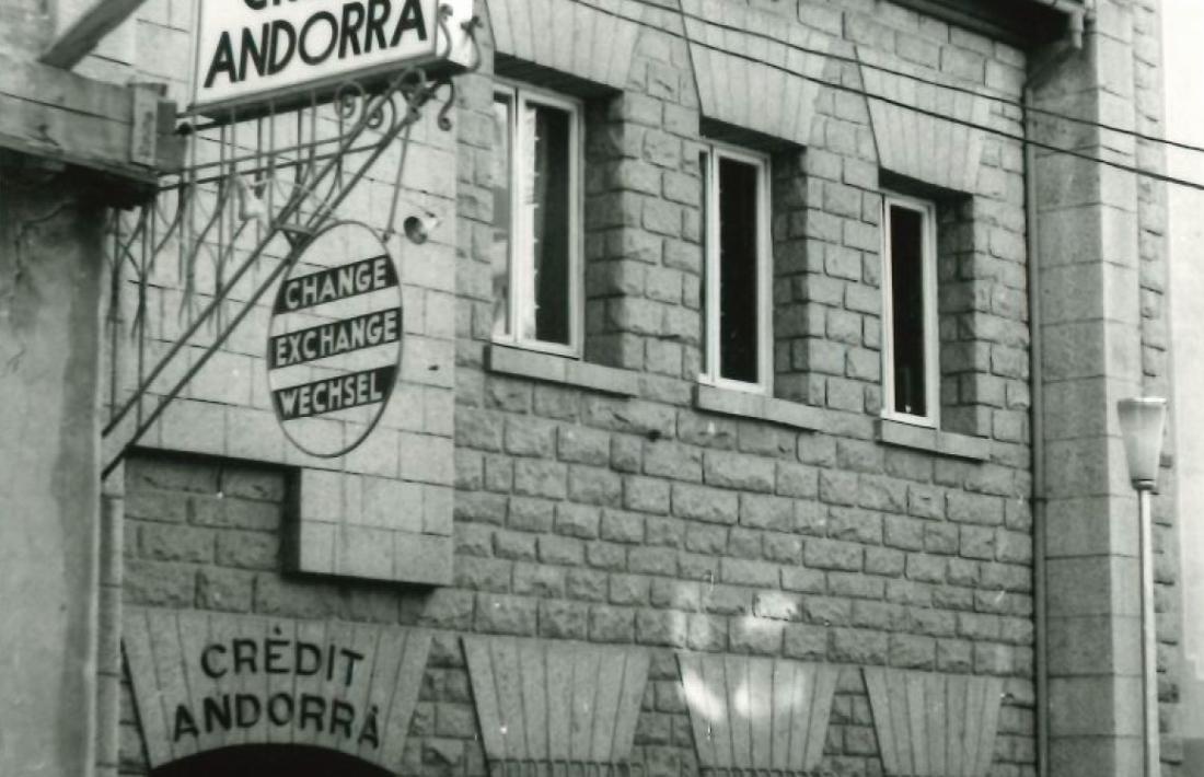 Façana de la primera oficina de Crèdit Andorrà a Andorra la Vella.