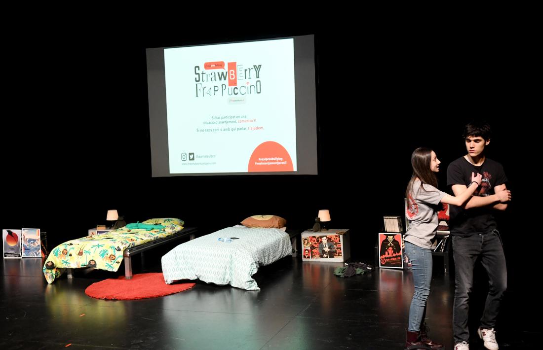 Un moment de l'espectacle 'Strawberry Frappuccino' al Teatre Comunal.