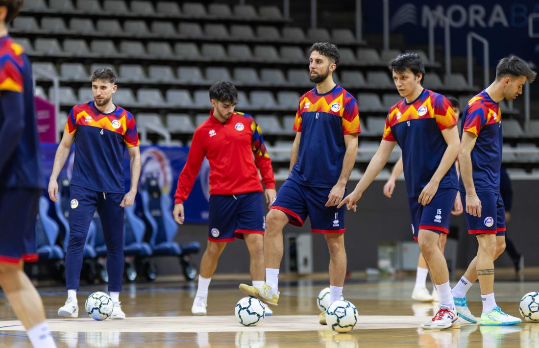 La selecció, dirigida per Talin Puyalto, es va entrenar ahir al Pavelló Toni Martí i avui contra Macedònia.